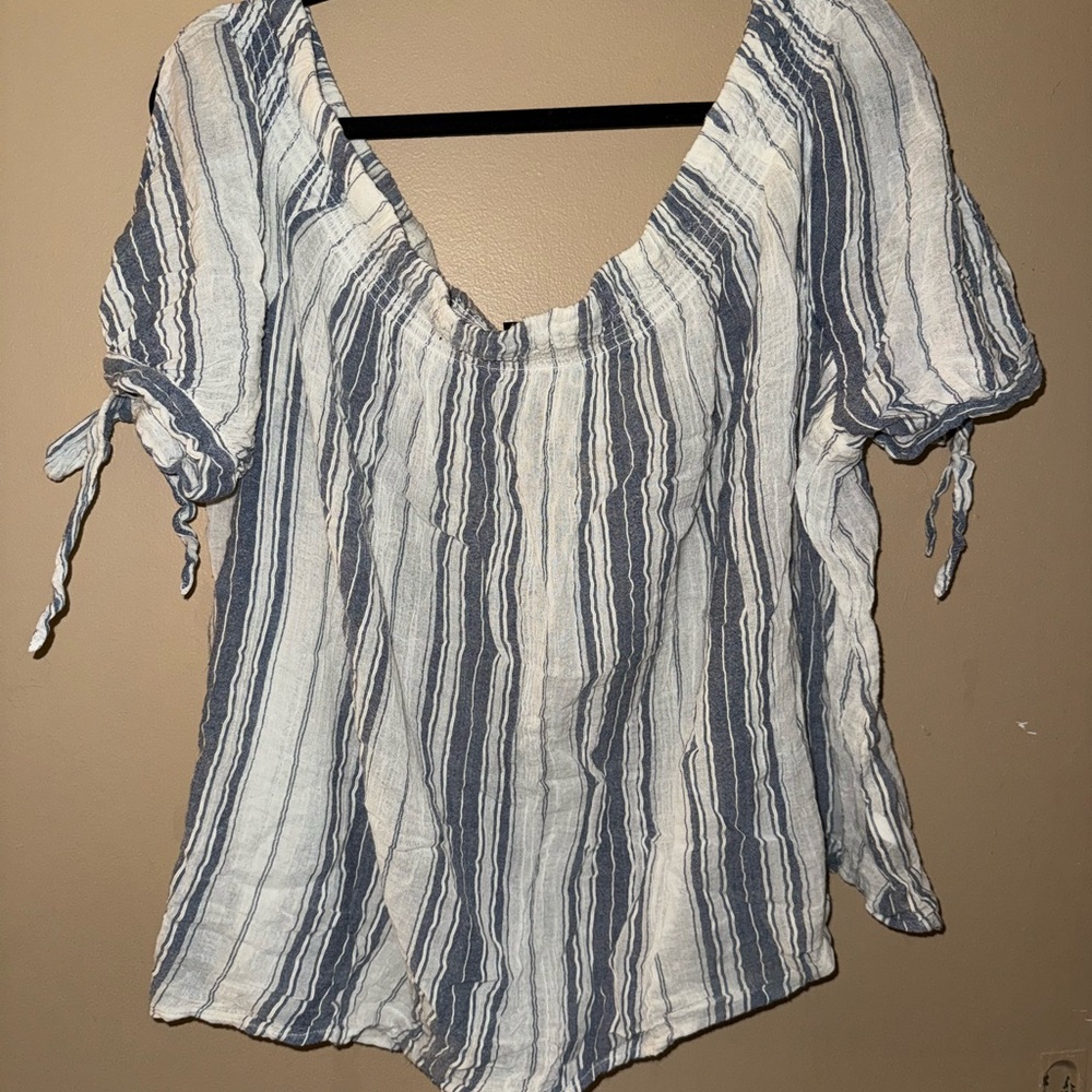 Lane Bryant Blue and White Ruched Short Sleeve Blouse